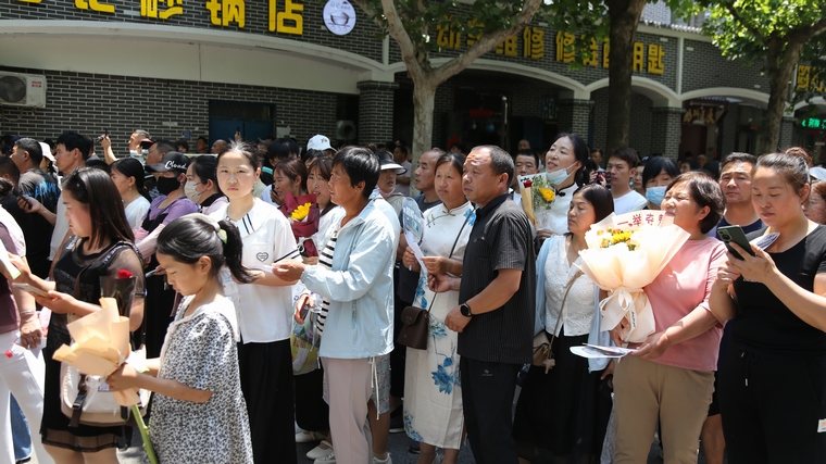 民權(quán)縣圖書館組織開展 “閱讀點(diǎn)亮未來(lái)·助力高考?jí)粝搿敝驹阜?wù)活動(dòng)