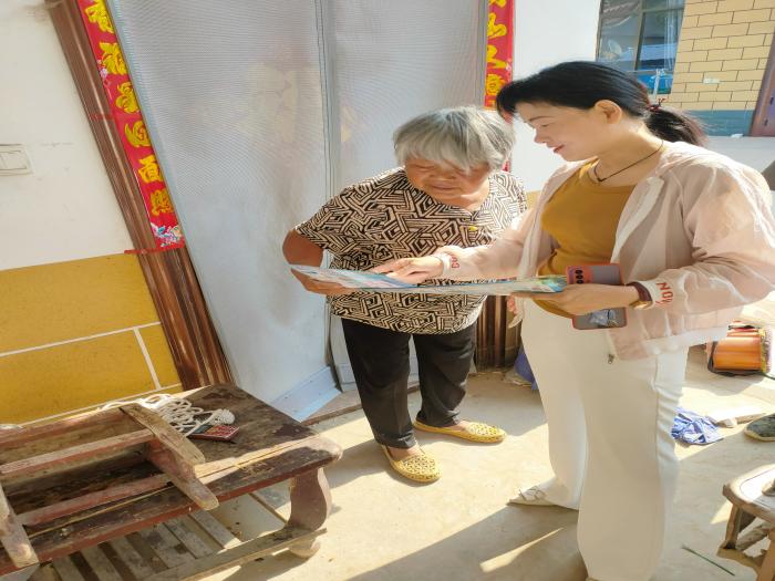 民權縣供銷合作社駐村干部扎實開展防汛抗旱工作，筑牢安全防線