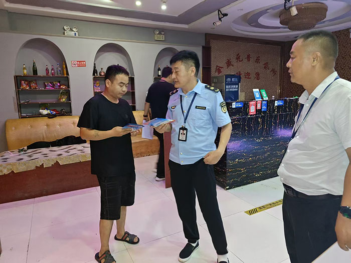 民權(quán)縣文化市場(chǎng)綜合行政執(zhí)法大隊(duì)開展普法宣傳活動(dòng)－－優(yōu)化營(yíng)商環(huán)境