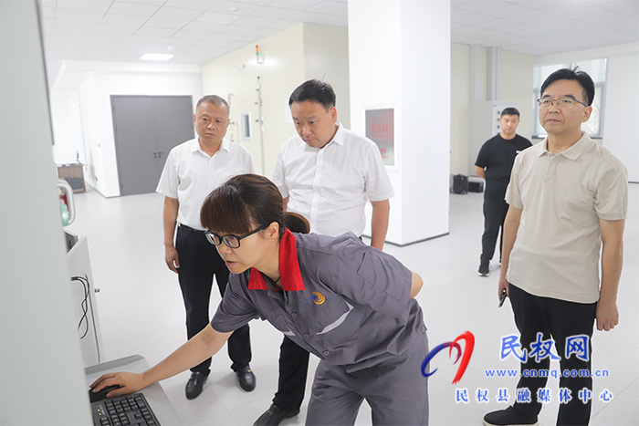 縣領導李衛(wèi)政調(diào)研企業(yè)發(fā)展情況