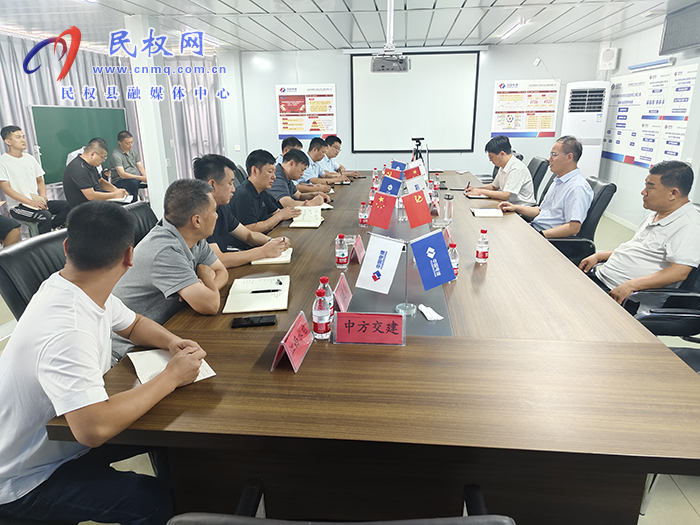 縣委副書(shū)記、縣長(zhǎng)王景義到高新區(qū)雙創(chuàng)園項(xiàng)目現(xiàn)場(chǎng)辦公