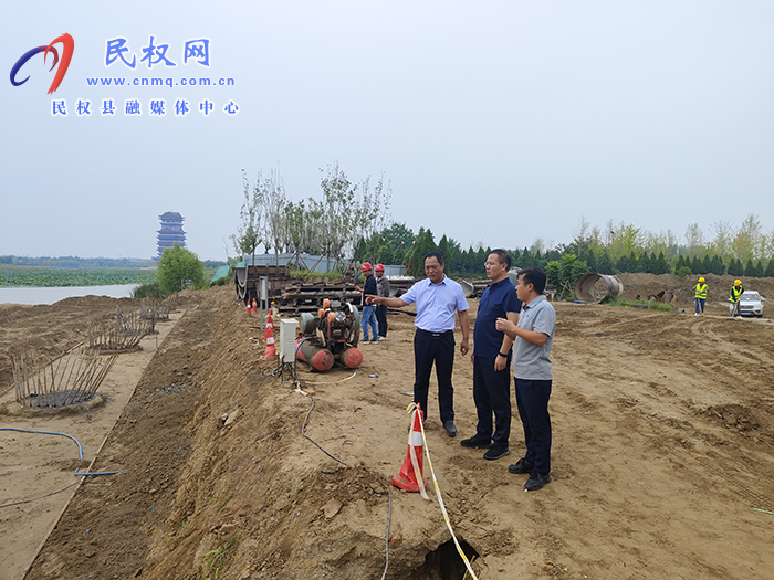 縣委副書記、縣長王景義查看市政項(xiàng)目建設(shè)情況