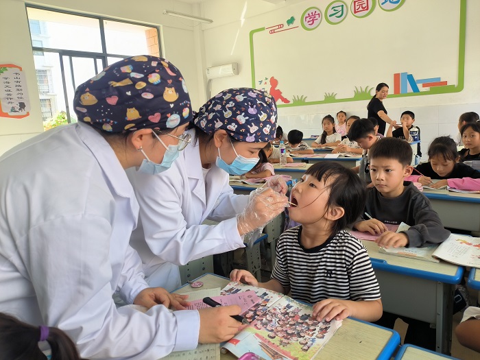 團縣委聯(lián)合博大口腔開展健康口腔進校園活動