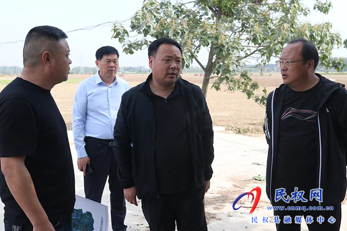 縣領導李衛(wèi)政調(diào)研水系連通、秸稈禁燒工作