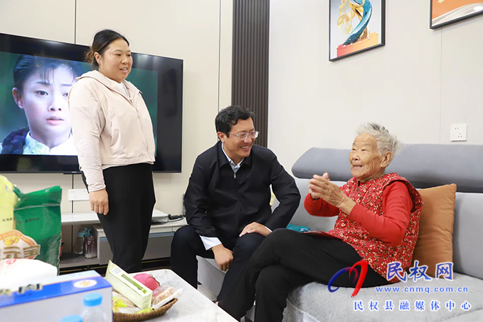 縣委副書(shū)記李君看望慰問(wèn)百歲老人 