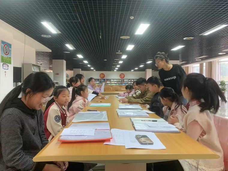 民權(quán)縣圖書館舉辦2024年第二十六期“快樂(lè)繪本劇 傳承誦經(jīng)典”閱讀活動(dòng)