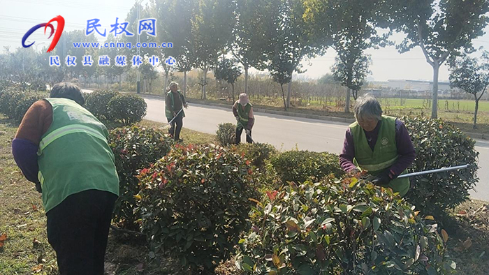 縣園林綠化中心集中開展環(huán)境衛(wèi)生專項(xiàng)整治活動(dòng)