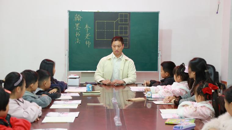 民權(quán)縣圖書館舉辦首期“墨香書韻  悅讀人生”書法培訓