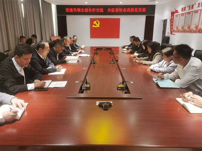 縣畜牧發(fā)展服務(wù)中心與國(guó)家統(tǒng)計(jì)局民權(quán)調(diào)查隊(duì)聯(lián)合開(kāi)展主題黨日活動(dòng)