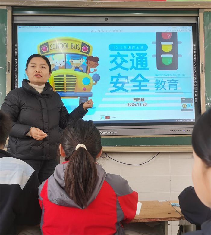 安全出行  從我做起——民權(quán)縣第三小學(xué)舉辦交通安全主題班會