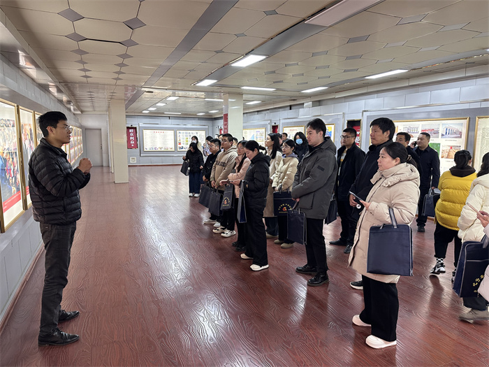 汲取奮進(jìn)力量  探索鄉(xiāng)村振興之路                                                         —— 民權(quán)縣2024年秋季主體班赴濮陽(yáng)市西辛莊開(kāi)展現(xiàn)場(chǎng)教學(xué)活動(dòng)