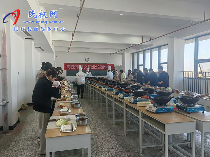 王橋市場(chǎng)監(jiān)督管理所組織轄區(qū)內(nèi)廚師進(jìn)行“人人持證、技能河南”等級(jí)證書(shū)培訓(xùn)考試