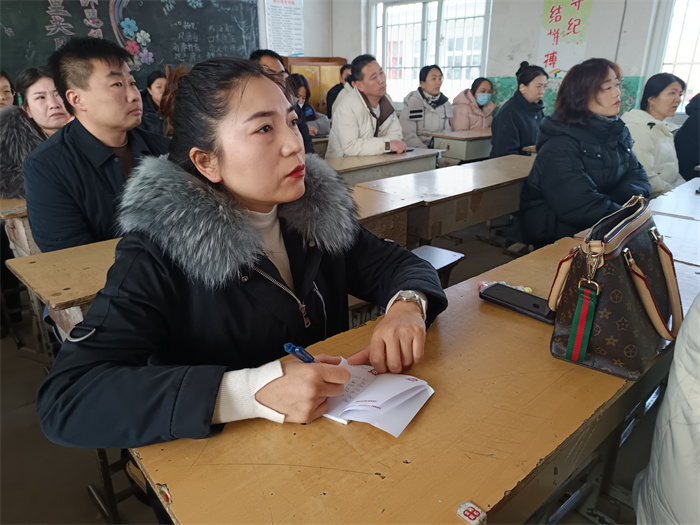 家校共育  靜待花開(kāi) ——民權(quán)縣第三小學(xué)舉行2025年春季新學(xué)期家長(zhǎng)會(huì)