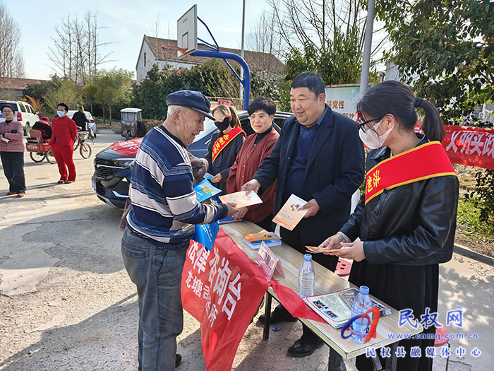龍?zhí)伶?zhèn)：普法宣傳 共建法治家園