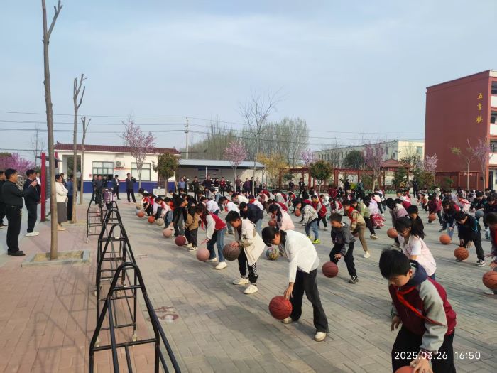 校際交流促發(fā)展  分享互鑒共提升 ——縣教體局到到雙塔鎮(zhèn)中心小學開展校際交流活動