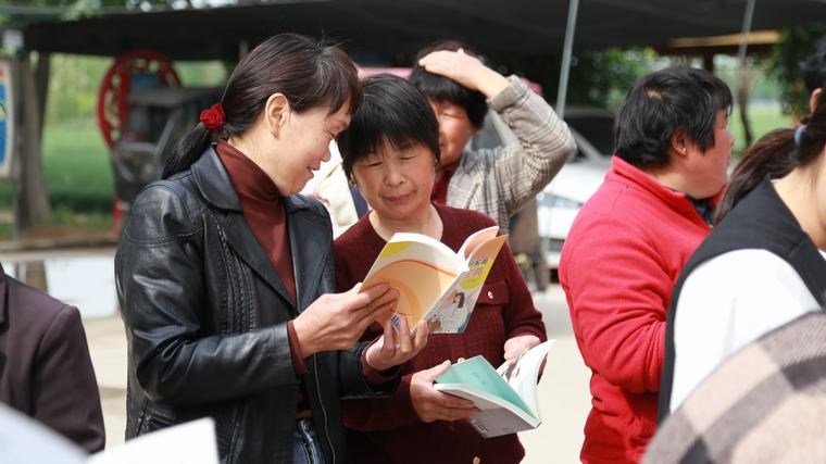 【公共圖書館服務(wù)宣傳周】民權(quán)縣圖書館開展全民閱讀推廣服務(wù)進(jìn)鄉(xiāng)村活動(dòng)