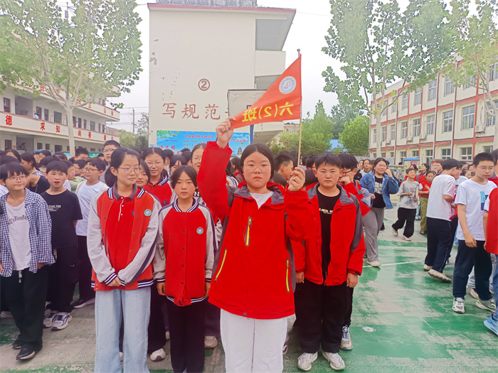 民權(quán)縣第三小學(xué)開展防震減災(zāi)逃生演練