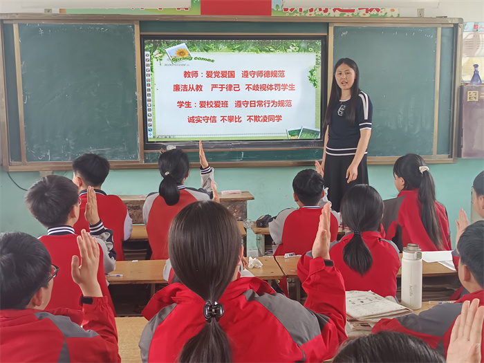 民權(quán)縣第三小學(xué)舉辦“廉潔潤我心?清風(fēng)滿校園”主題班會活動
