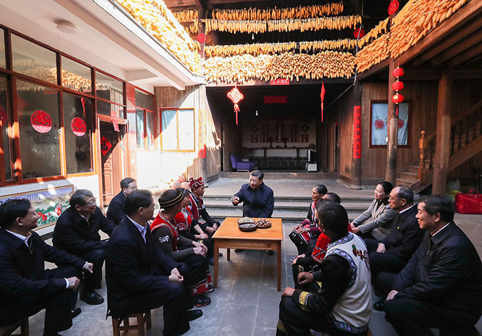 學(xué)習(xí)進(jìn)行時(shí)丨習(xí)近平總書記的“板凳座談會(huì)”