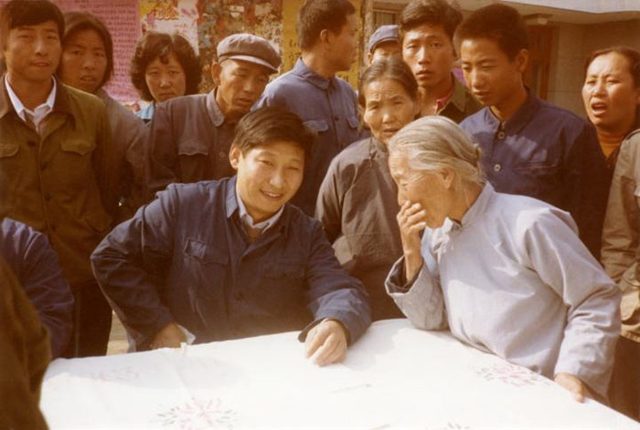 學(xué)習(xí)進(jìn)行時(shí)丨習(xí)近平總書記的“板凳座談會(huì)”