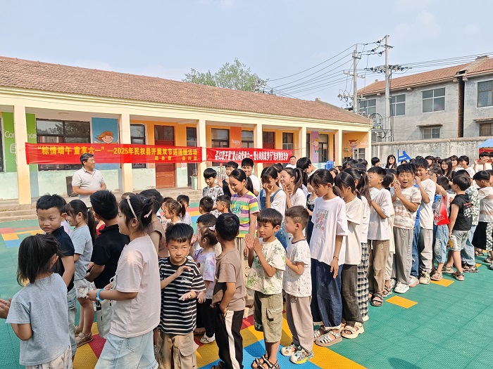 團縣委開展“粽情端午，童享六一”雙節(jié)送溫暖活動