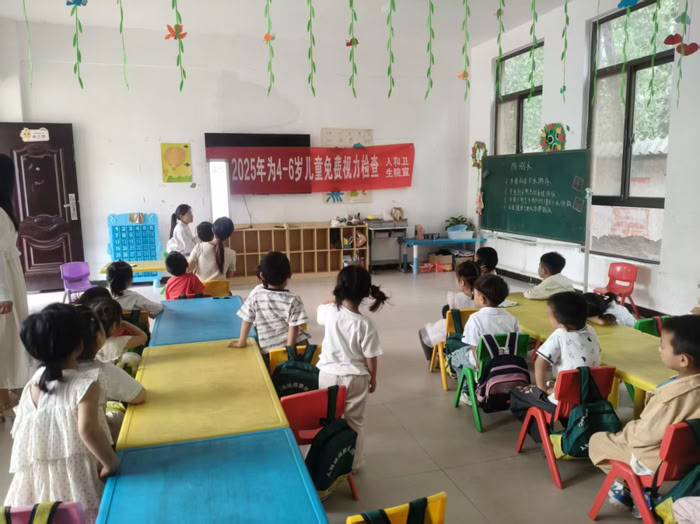 民權(quán)人和鎮(zhèn)衛(wèi)生院＂愛(ài)眼日＂宣傳活動(dòng)進(jìn)校園
