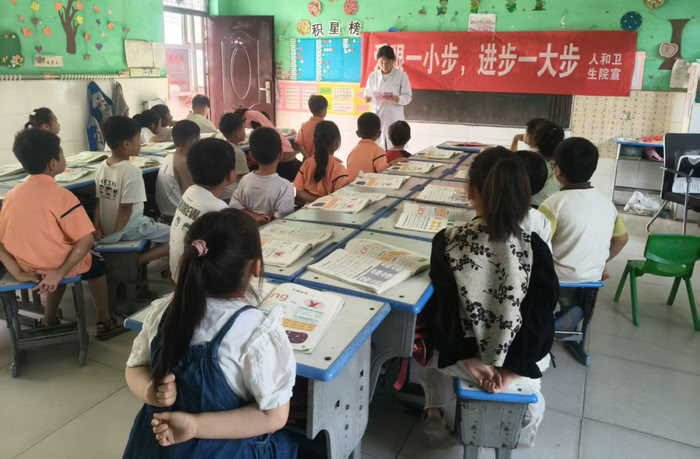 民權(quán)人和鎮(zhèn)衛(wèi)生院＂愛(ài)眼日＂宣傳活動(dòng)進(jìn)校園