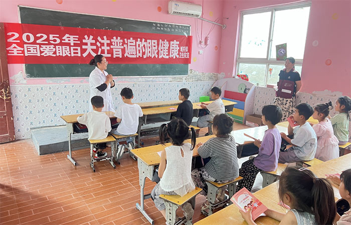 民權(quán)城關(guān)鎮(zhèn)衛(wèi)生院愛(ài)眼日宣傳活動(dòng)進(jìn)校園