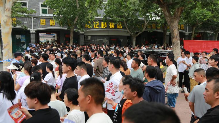 民權(quán)縣圖書館組織開展 “閱讀點亮未來·助力高考夢想”志愿服務(wù)活動