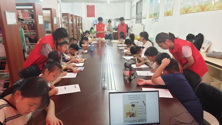 民權(quán)縣圖書(shū)館舉辦“筆繪‘民’心，‘圖’展墨香”書(shū)法培訓(xùn)