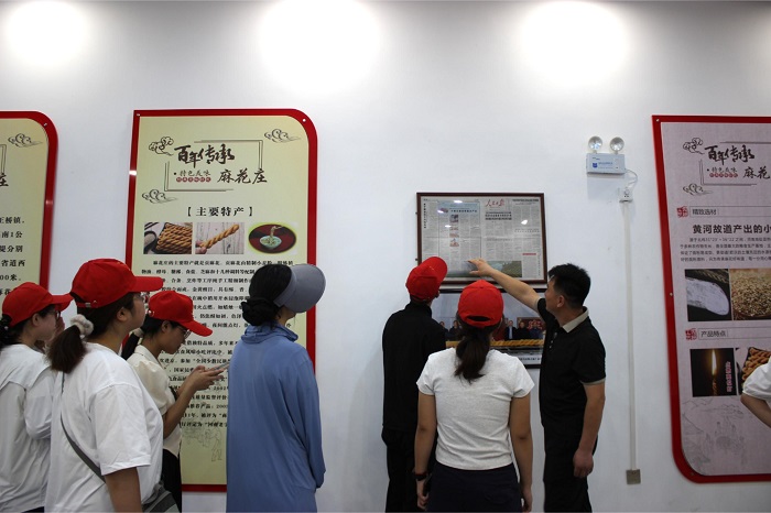 團(tuán)縣委組織青年大學(xué)生探尋家鄉(xiāng)特色產(chǎn)業(yè)文化