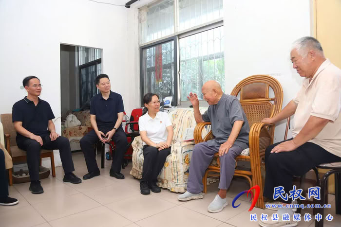 縣委書記王靜嫻開展“八一”走訪慰問活動