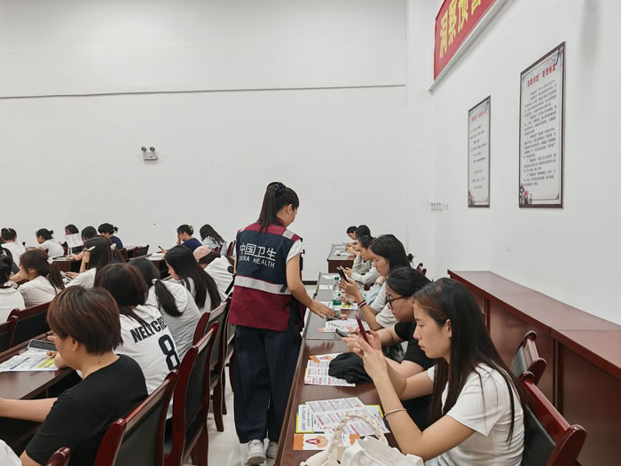縣疾病預(yù)防控制中心聯(lián)合多部門協(xié)同開展重點(diǎn)人群健康宣教活動(dòng)
