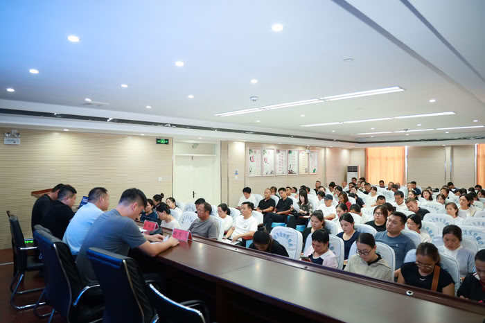 民權(quán)縣2025年學(xué)校傳染病防控暨秋季入學(xué)入托接種證查驗(yàn)工作會(huì)議