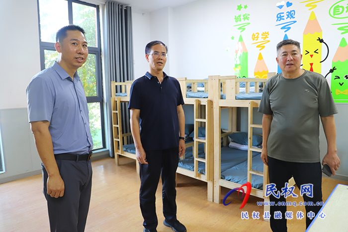 縣委副書記、縣長王景義督導(dǎo)校園安全和校外托管服務(wù)機(jī)構(gòu)排查整治工作