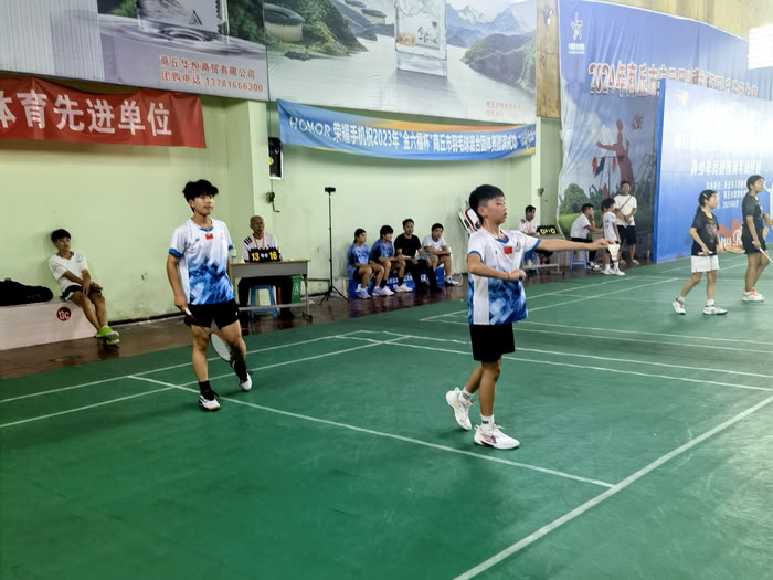 民權(quán)縣青少年羽毛球代表隊(duì)在商丘七運(yùn)會上斬獲多個獎項(xiàng)
