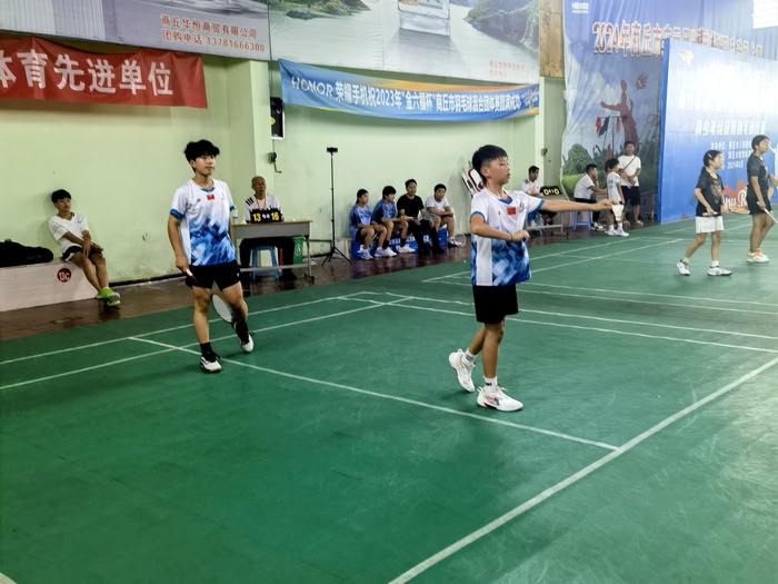 民權(quán)縣青少年羽毛球代表隊(duì)在商丘七運(yùn)會上斬獲多個獎項(xiàng)