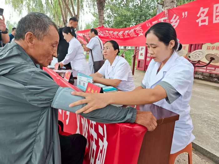 民權(quán):“三下鄉(xiāng)” 聯(lián)動科普月 惠民服務(wù)暖人心 民權(quán):“三下鄉(xiāng)” 聯(lián)動科普月 惠民服務(wù)暖人心