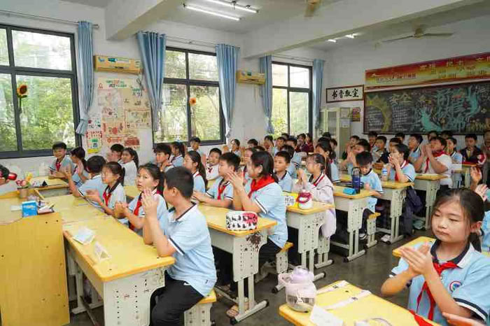拒絕校園欺凌，筑牢校園安全防線——民權縣實驗小學教育集團組織開展防欺凌主題班會