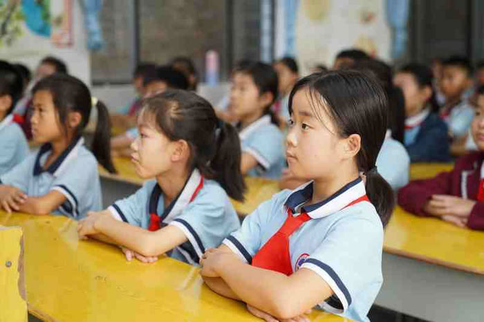 拒絕校園欺凌，筑牢校園安全防線——民權縣實驗小學教育集團組織開展防欺凌主題班會
