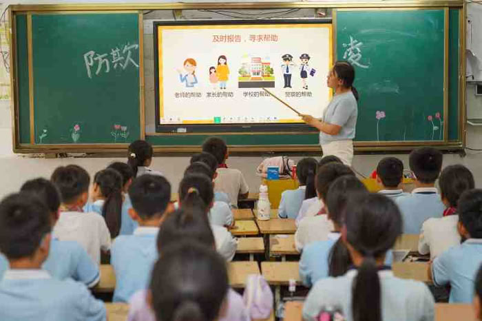拒絕校園欺凌，筑牢校園安全防線——民權縣實驗小學教育集團組織開展防欺凌主題班會