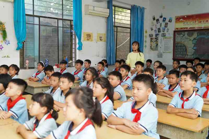 拒絕校園欺凌，筑牢校園安全防線——民權縣實驗小學教育集團組織開展防欺凌主題班會