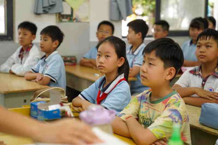 拒絕校園欺凌，筑牢校園安全防線——民權縣實驗小學教育集團組織開展防欺凌主題班會