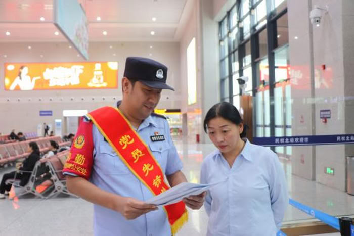 民權(quán)北站派出所開展2025網(wǎng)絡(luò)安全宣傳周主題活動(dòng)