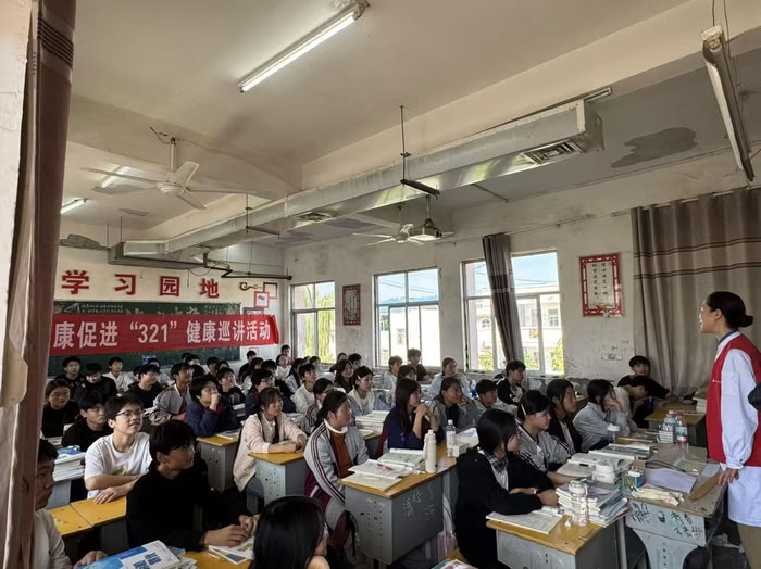 王橋鎮(zhèn)中心衛(wèi)生院聯(lián)合河南大學(xué)第一附屬醫(yī)院醫(yī)療團(tuán)隊(duì)開展義診暨健康宣講活動 王橋鎮(zhèn)中心衛(wèi)生院聯(lián)合河南大學(xué)第一附屬醫(yī)院醫(yī)療團(tuán)隊(duì)開展義診暨健康宣講活動