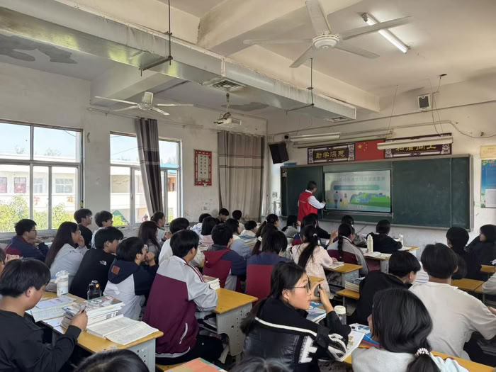 王橋鎮(zhèn)中心衛(wèi)生院聯(lián)合河南大學(xué)第一附屬醫(yī)院醫(yī)療團(tuán)隊(duì)開展義診暨健康宣講活動 王橋鎮(zhèn)中心衛(wèi)生院聯(lián)合河南大學(xué)第一附屬醫(yī)院醫(yī)療團(tuán)隊(duì)開展義診暨健康宣講活動