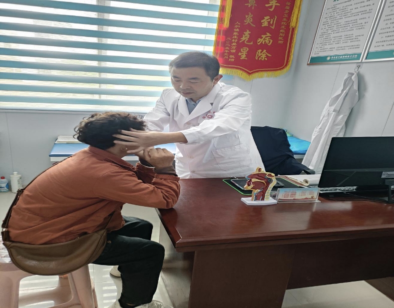 小診室里的大情懷 褚廟鄉(xiāng)衛(wèi)生院“院長門診”守護(hù)群眾鼻健康 小診室里的大情懷 褚廟鄉(xiāng)衛(wèi)生院“院長門診”守護(hù)群眾鼻健康