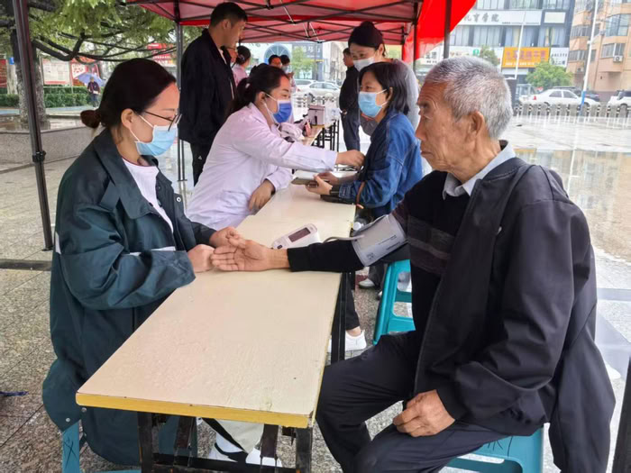 民權(quán)縣中醫(yī)院 開展2025年“服務(wù)百姓健康行動(dòng)”大型義診活動(dòng) 民權(quán)縣中醫(yī)院 開展2025年“服務(wù)百姓健康行動(dòng)”大型義診活動(dòng)