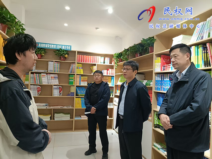 縣委常委、宣傳部部長(zhǎng)楊晗節(jié)前開(kāi)展文化市場(chǎng)專項(xiàng)檢查 