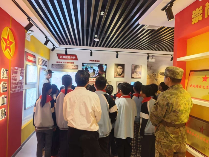 民權(quán)縣：“紅領(lǐng)巾”進軍營 厚植愛國強軍情